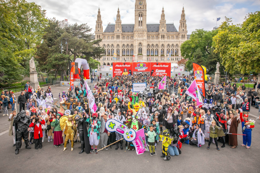 Game City Cosplay Parade vor Rathaus